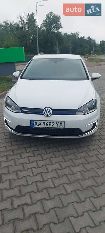Хэтчбек Volkswagen e-Golf 2015 в Киеве фото 5 Хэтчбек Volkswagen e-Golf 2015 в Киеве