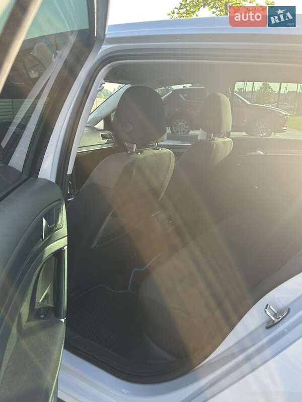 Хетчбек Volkswagen e-Golf 2018 в Мукачевому