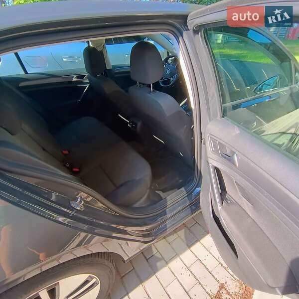 Хэтчбек Volkswagen e-Golf 2020 в Киеве