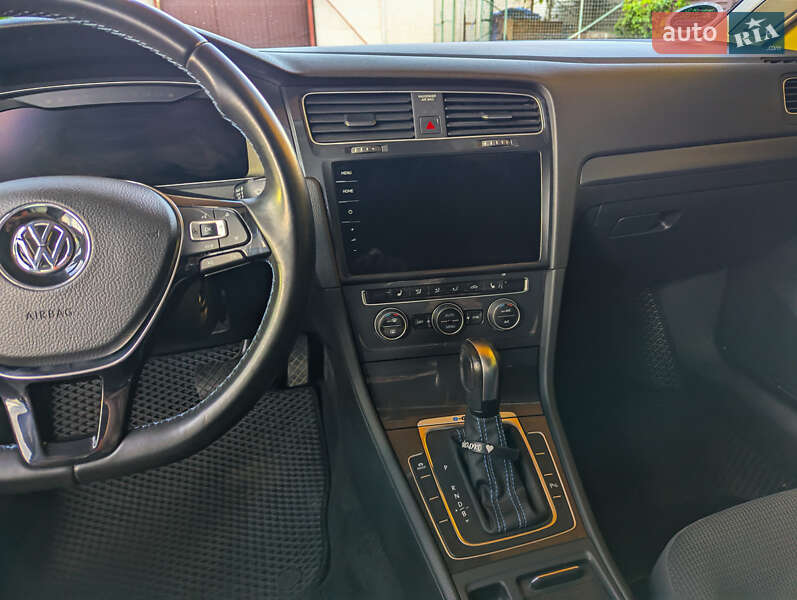 Хетчбек Volkswagen e-Golf 2020 в Дніпрі