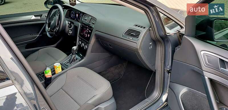 Хэтчбек Volkswagen e-Golf 2020 в Киеве