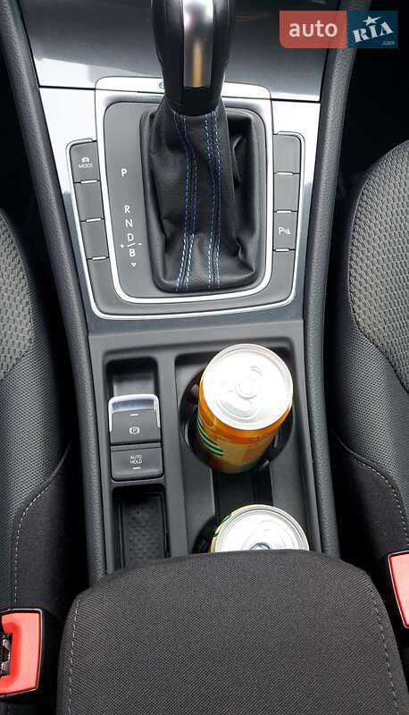 Хэтчбек Volkswagen e-Golf 2020 в Киеве