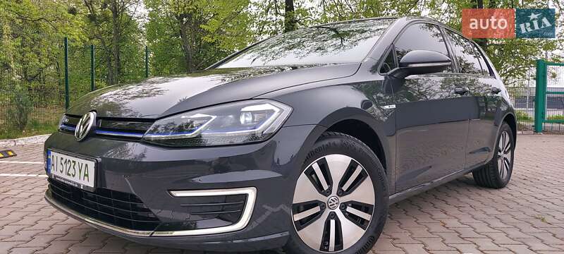 Хэтчбек Volkswagen e-Golf 2020 в Киеве
