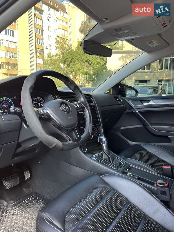 Хетчбек Volkswagen e-Golf 2017 в Черкасах