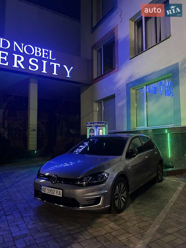 Хетчбек Volkswagen e-Golf 2017 в Черкасах