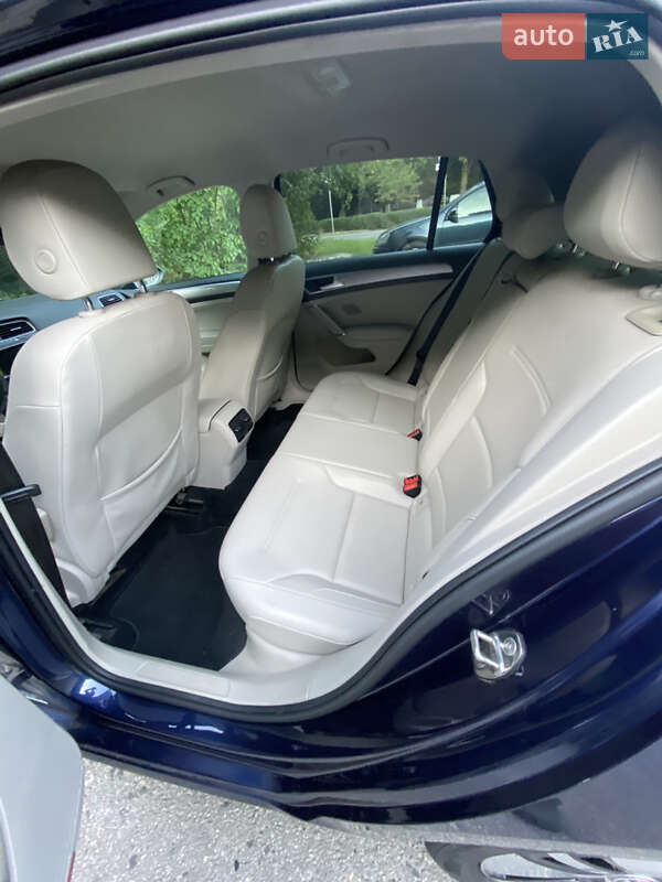 Хетчбек Volkswagen e-Golf 2015 в Полтаві