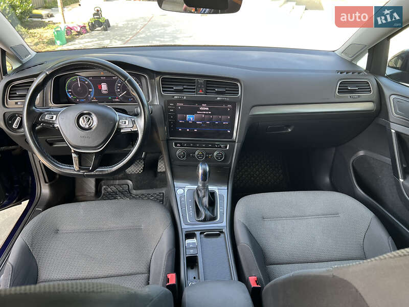 Хэтчбек Volkswagen e-Golf 2017 в Киеве