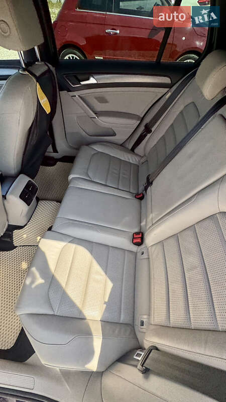 Хэтчбек Volkswagen e-Golf 2019 в Калуше