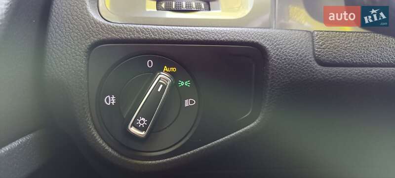 Хетчбек Volkswagen e-Golf 2014 в Житомирі