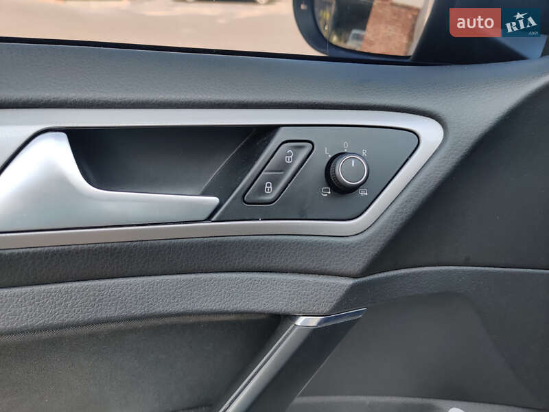 Хэтчбек Volkswagen e-Golf 2016 в Хмельницком