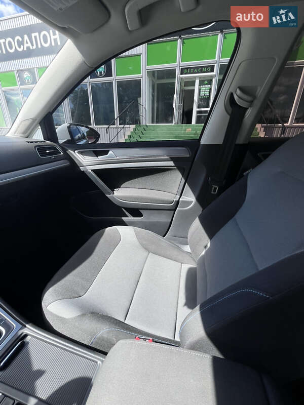 Хетчбек Volkswagen e-Golf 2014 в Кропивницькому фото 18 Хетчбек Volkswagen e-Golf 2014 в Кропивницькому