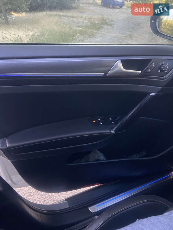 Хэтчбек Volkswagen e-Golf 2017 в Кривом Роге фото 18 Хэтчбек Volkswagen e-Golf 2017 в Кривом Роге