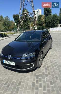 Хетчбек Volkswagen e-Golf 2015 в Дніпрі