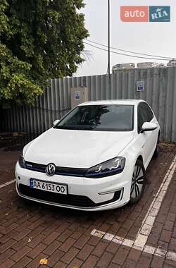 Хэтчбек Volkswagen e-Golf 2015 в Киеве