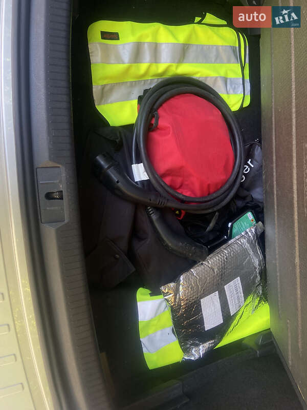 Хэтчбек Volkswagen e-Golf 2017 в Кривом Роге фото 13 Хэтчбек Volkswagen e-Golf 2017 в Кривом Роге