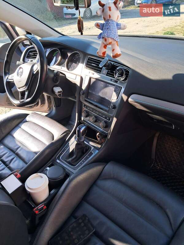 Хэтчбек Volkswagen e-Golf 2015 в Луцке фото 20 Хэтчбек Volkswagen e-Golf 2015 в Луцке