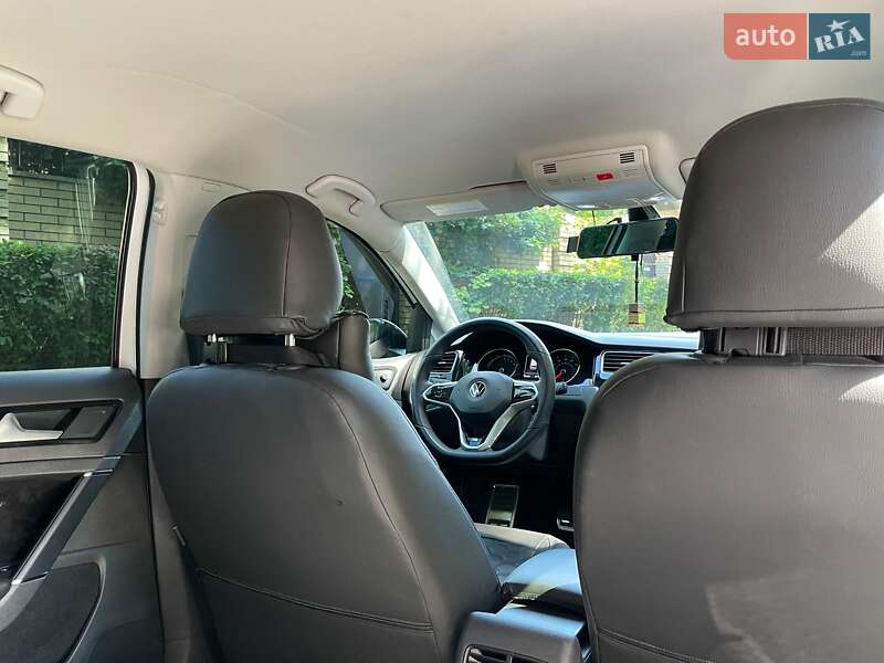 Хетчбек Volkswagen e-Golf 2017 в Києві