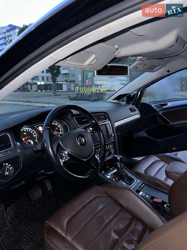 Хетчбек Volkswagen e-Golf 2014 в Івано-Франківську