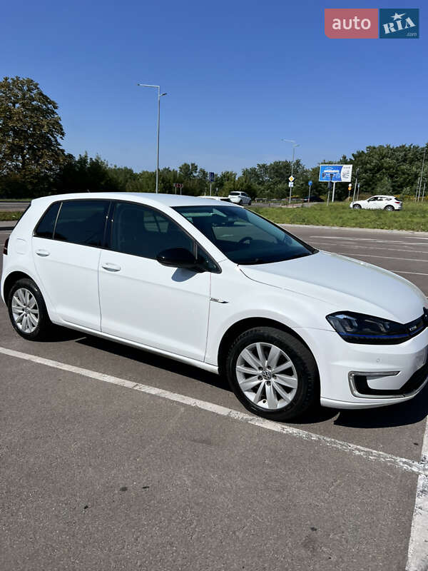 Хетчбек Volkswagen e-Golf 2015 в Рівному