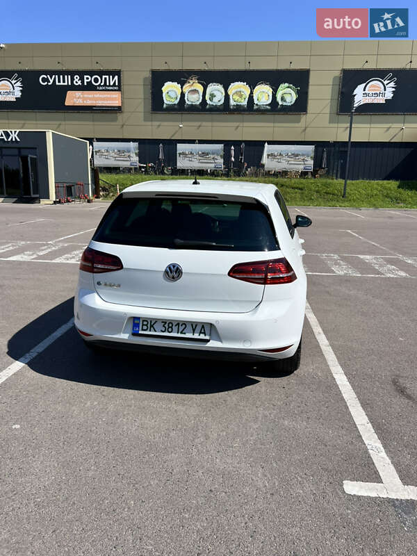Хетчбек Volkswagen e-Golf 2015 в Рівному