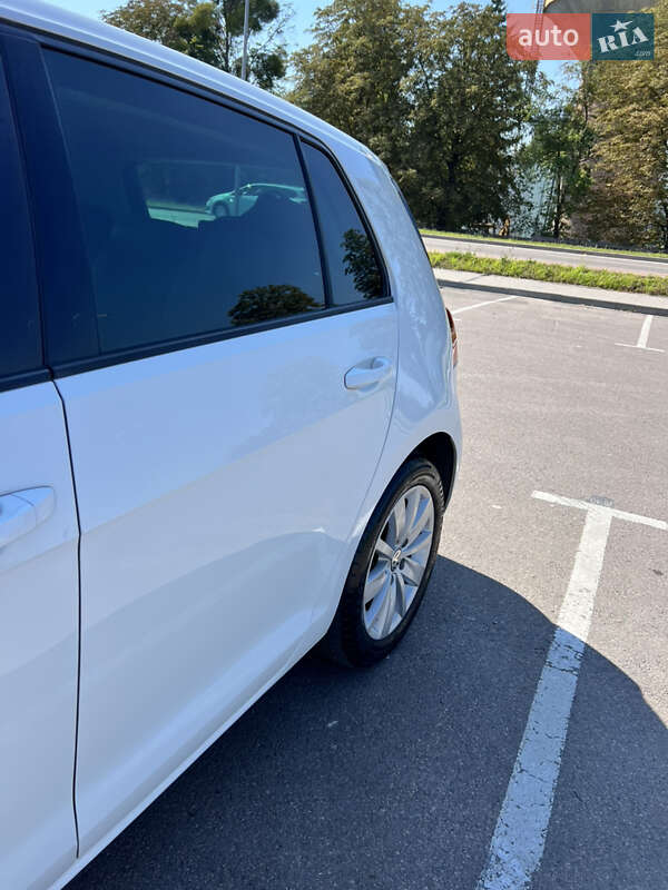 Хетчбек Volkswagen e-Golf 2015 в Рівному