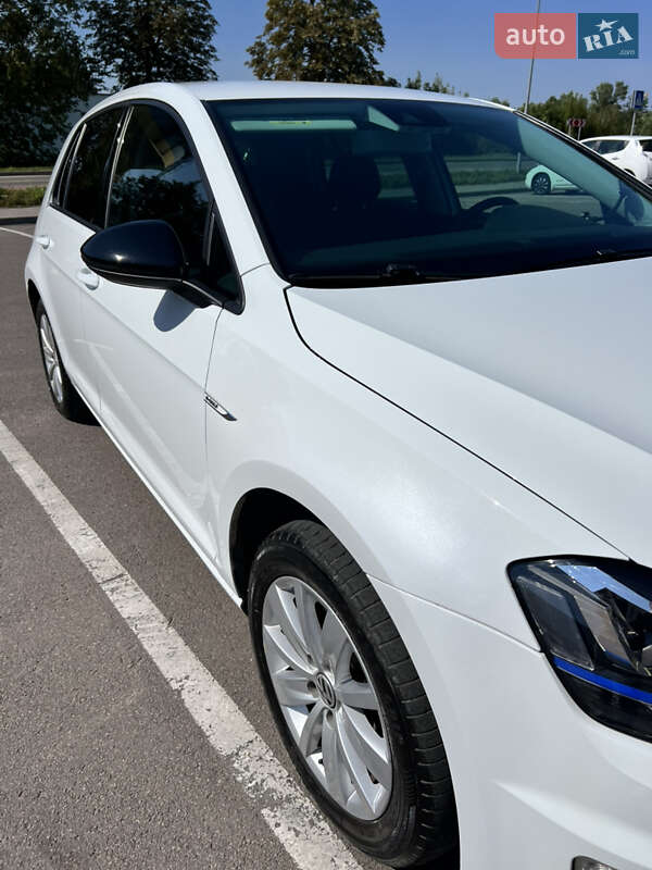 Хетчбек Volkswagen e-Golf 2015 в Рівному