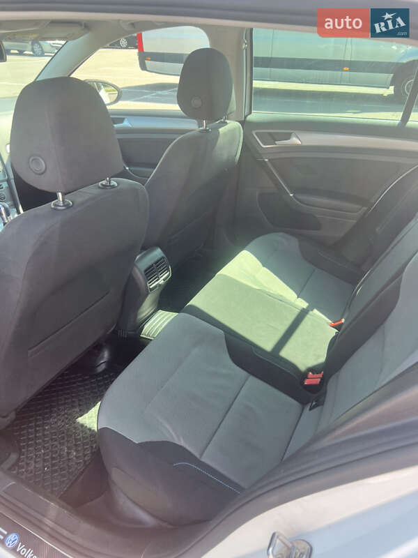 Хетчбек Volkswagen e-Golf 2015 в Рівному