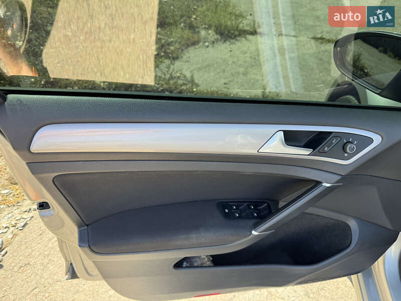 Хетчбек Volkswagen e-Golf 2015 в Кропивницькому