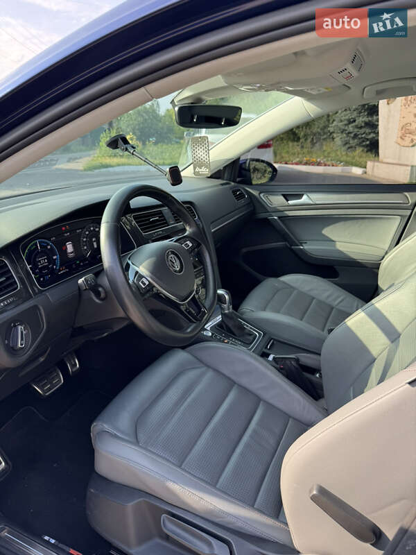 Хэтчбек Volkswagen e-Golf 2018 в Чугуеве