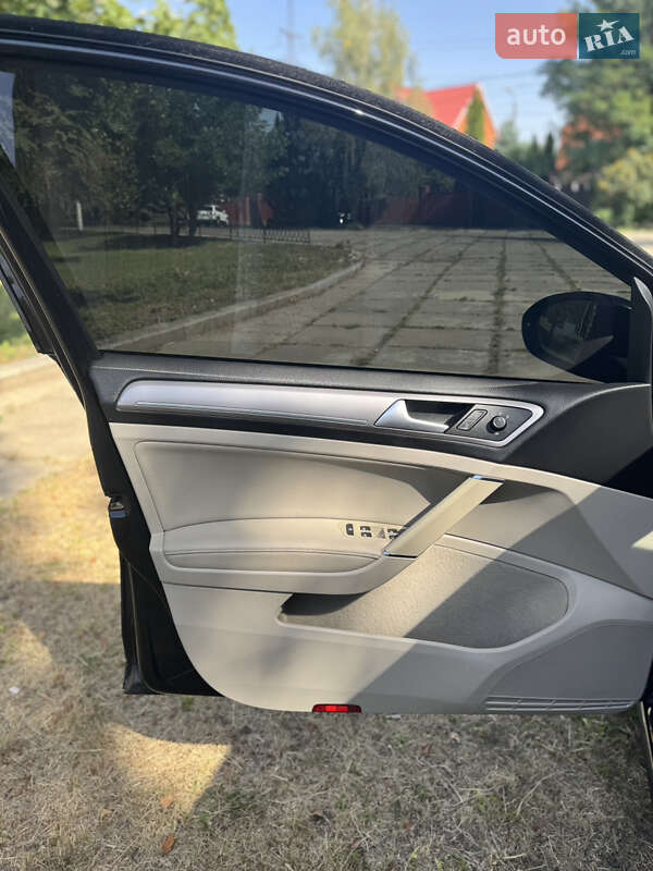 Хетчбек Volkswagen e-Golf 2015 в Харкові фото 19 Хетчбек Volkswagen e-Golf 2015 в Харкові