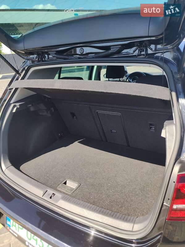 Хетчбек Volkswagen e-Golf 2015 в Запоріжжі