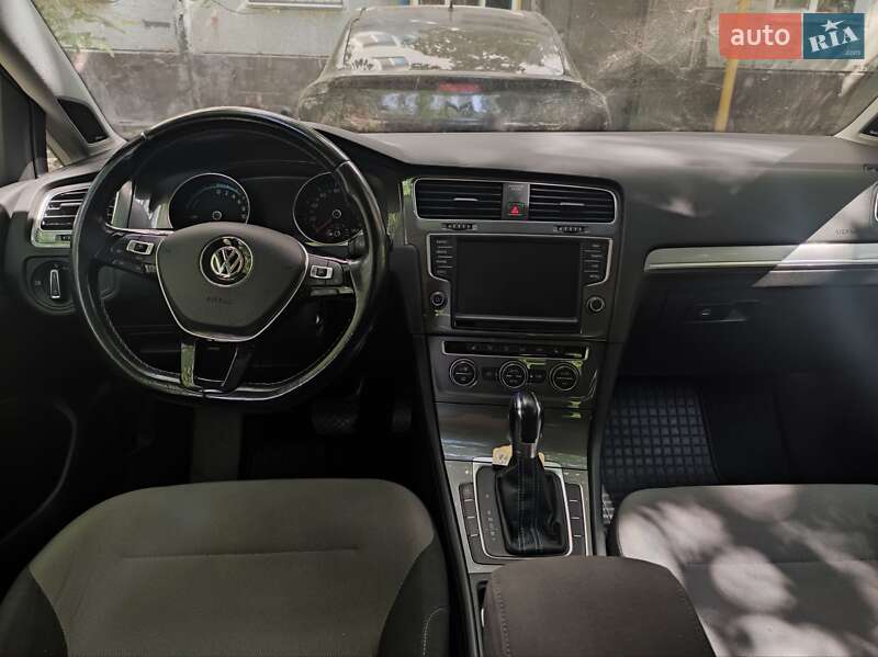 Хетчбек Volkswagen e-Golf 2015 в Запоріжжі