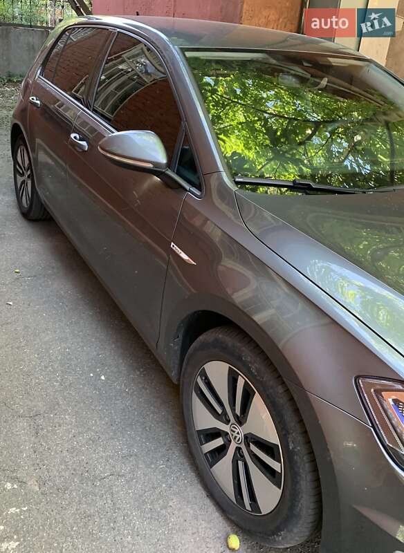 Хэтчбек Volkswagen e-Golf 2018 в Киеве