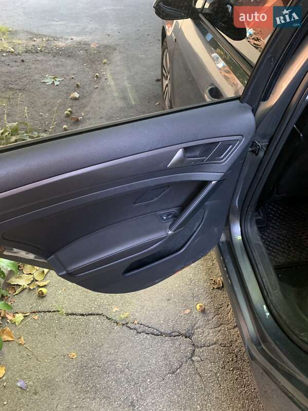 Хэтчбек Volkswagen e-Golf 2018 в Киеве