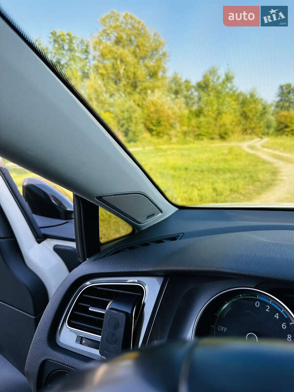 Хетчбек Volkswagen e-Golf 2015 в Чернівцях