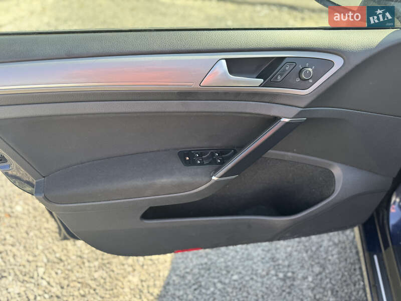 Хетчбек Volkswagen e-Golf 2015 в Рівному