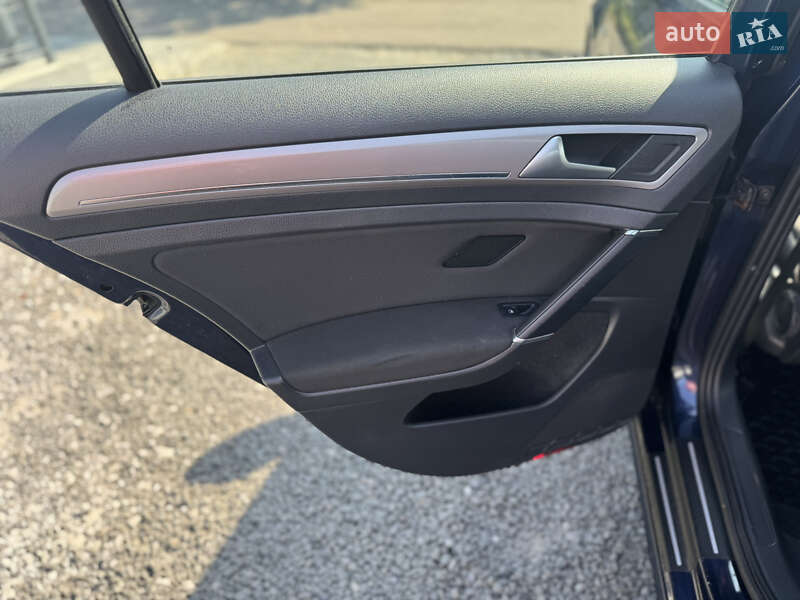 Хетчбек Volkswagen e-Golf 2015 в Рівному