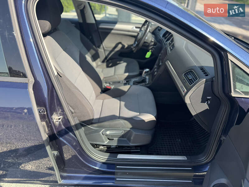 Хетчбек Volkswagen e-Golf 2015 в Рівному