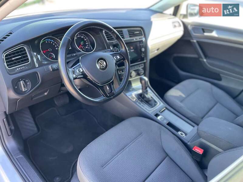 Хетчбек Volkswagen e-Golf 2020 в Києві