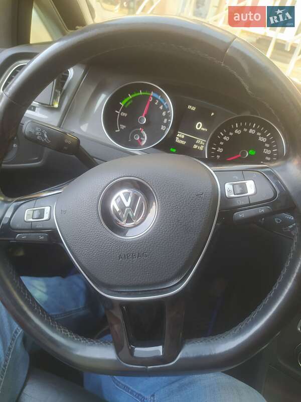 Хетчбек Volkswagen e-Golf 2014 в Івано-Франківську