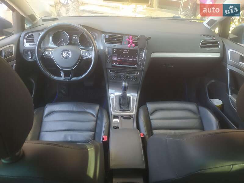 Хетчбек Volkswagen e-Golf 2014 в Івано-Франківську