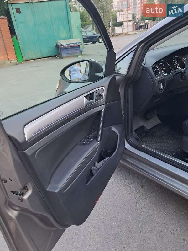 Хэтчбек Volkswagen e-Golf 2015 в Луцке фото 7 Хэтчбек Volkswagen e-Golf 2015 в Луцке