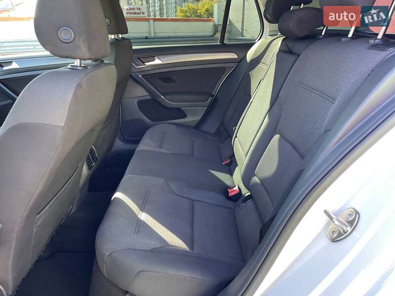 Хетчбек Volkswagen e-Golf 2020 в Києві