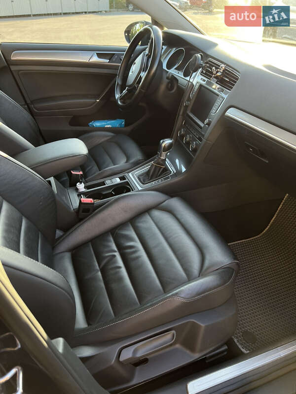 Хэтчбек Volkswagen e-Golf 2014 в Виннице