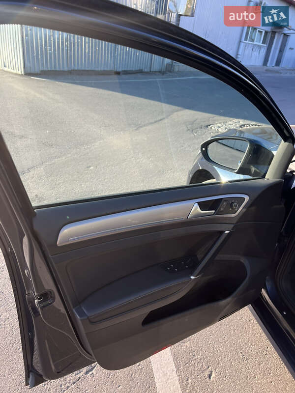 Хэтчбек Volkswagen e-Golf 2014 в Виннице