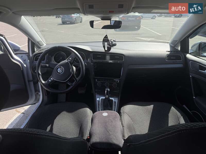 Хэтчбек Volkswagen e-Golf 2018 в Днепре фото 10 Хэтчбек Volkswagen e-Golf 2018 в Днепре