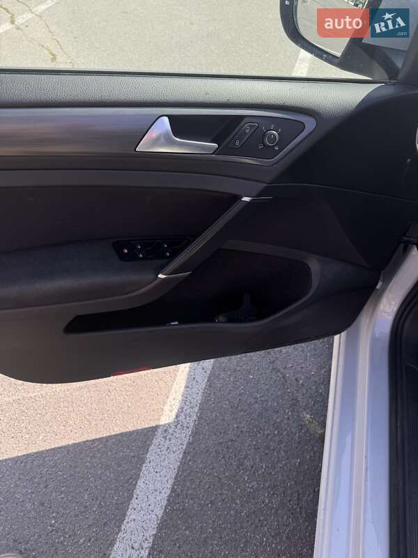 Хэтчбек Volkswagen e-Golf 2018 в Днепре фото 12 Хэтчбек Volkswagen e-Golf 2018 в Днепре