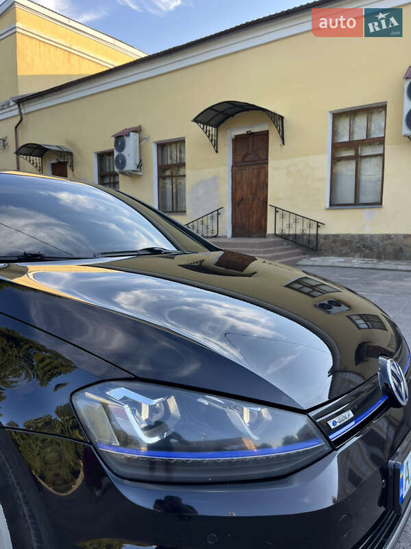 Хетчбек Volkswagen e-Golf 2014 в Краснограді
