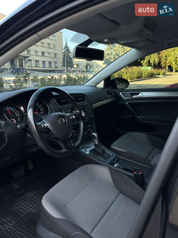 Хетчбек Volkswagen e-Golf 2014 в Краснограді