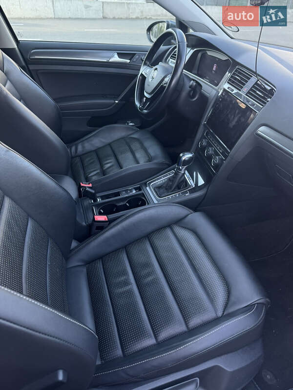Хетчбек Volkswagen e-Golf 2018 в Києві фото 22 Хетчбек Volkswagen e-Golf 2018 в Києві